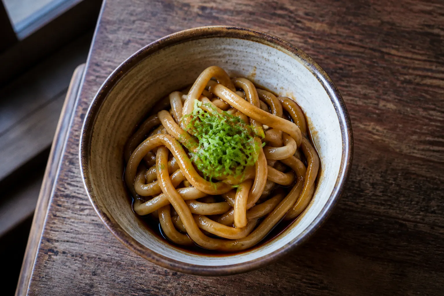 伊勢うどんの極上の柔らかさが生まれた理由：旅人を癒やす茹で時間と歴史的背景
